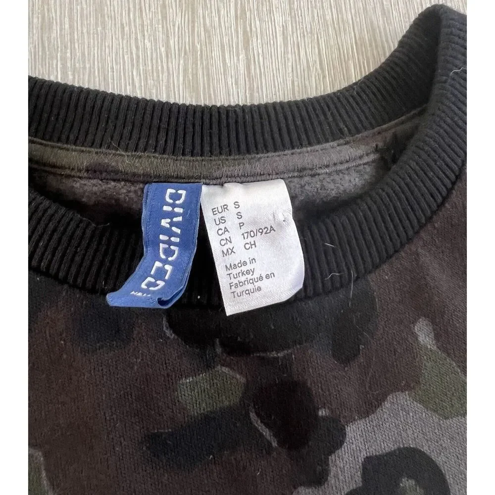 H&M‎ Divided The Trillest Camo Sweat Shirt Size Small